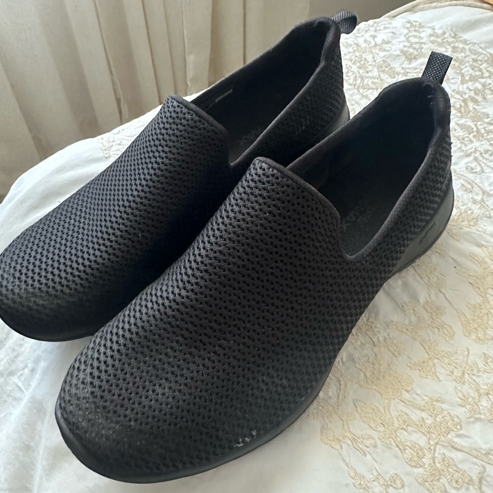 Women’s Black Slip-On Sketchers Shoes